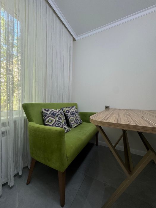 Продам стол + 2 дивана