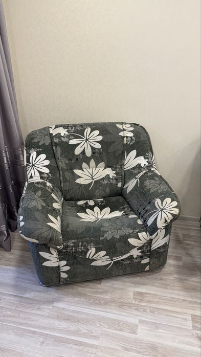 Продается диван и два кресла