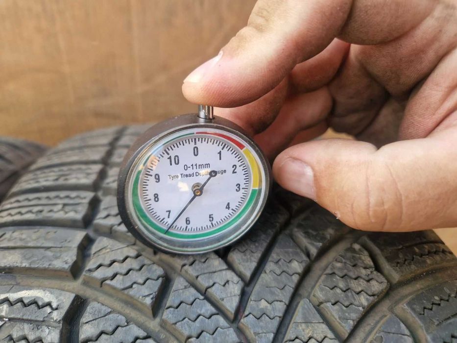 2 Bridgestone R19 225/45 Зимни гуми  DOT3122