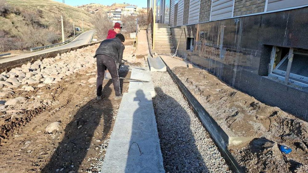 Асфальтирование под ключ. Установка воотводных лотков в Ташкенте.