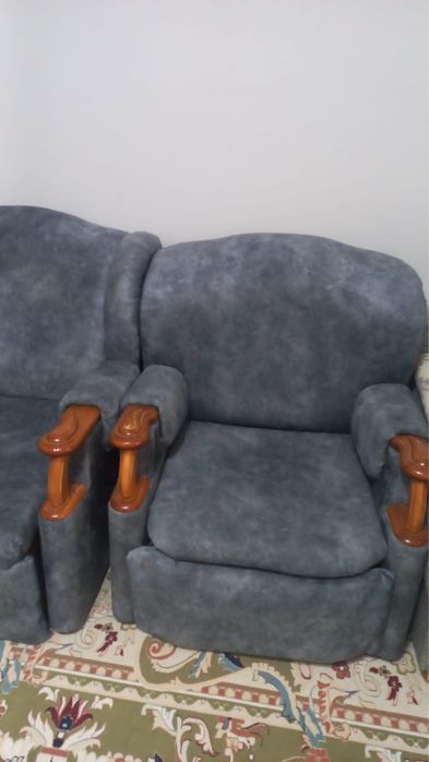 Продам уголовной диван с креслом