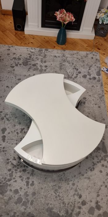 Masa de cafea rotativă, design deosebit- pentru living de la Mobexpert