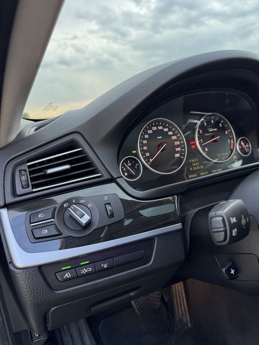 BMW 5 Series 2011 — imagine 10