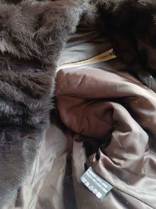 Три  елека с естествен косъм. Кафявия е чисто нов.