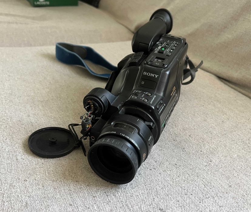 Sony Handycam CCD F550E Video8 Hi Fi Stereo neprobata fara baterie mic