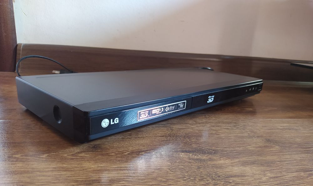 DVD-проигрыватель Lg BD-670