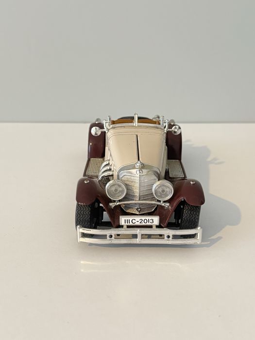 Метална кола Mercedes 1:24