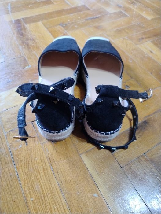 Дамски сандали в черен цвят