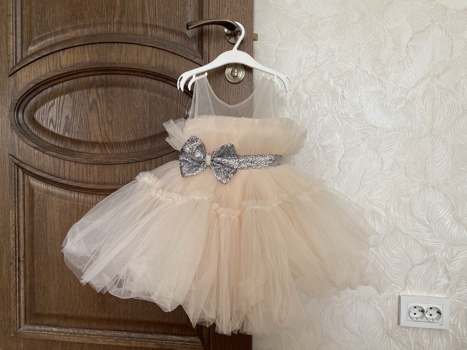 Нарядное платье на девочку 3-5 лет