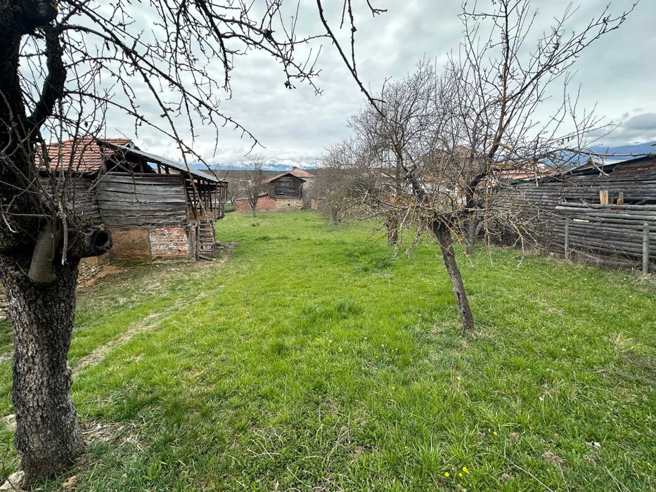 Парцел с панорамна гледка към Пирин планина в с. Долно Драглище