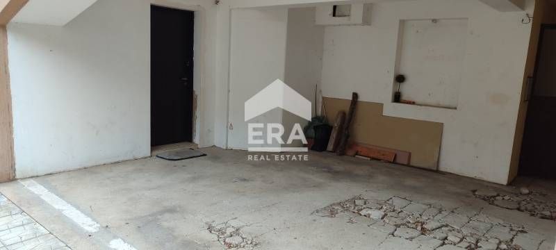 Самостоятелен гараж + външно паркомясто в кв."Аспарухово" за продажба,