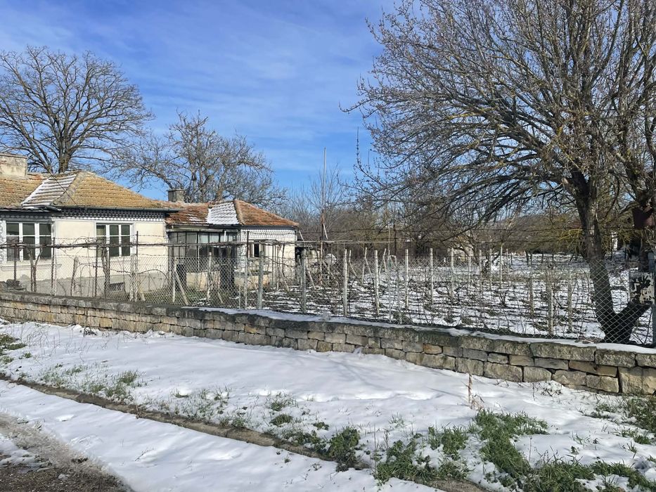 Собственик Продава къща с двор в село Млада Гвардия