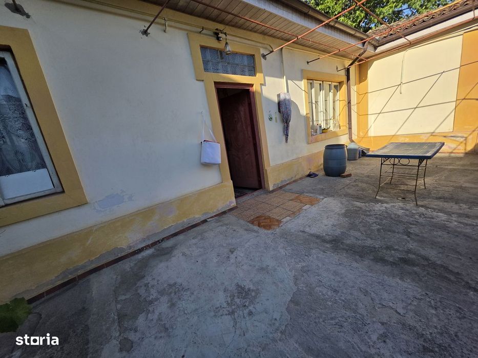 Casa ultracentral , pozitie buna