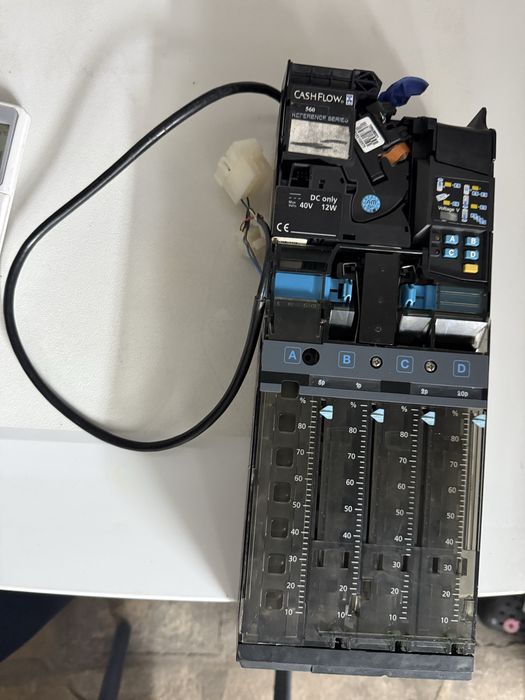 Монетник за машина