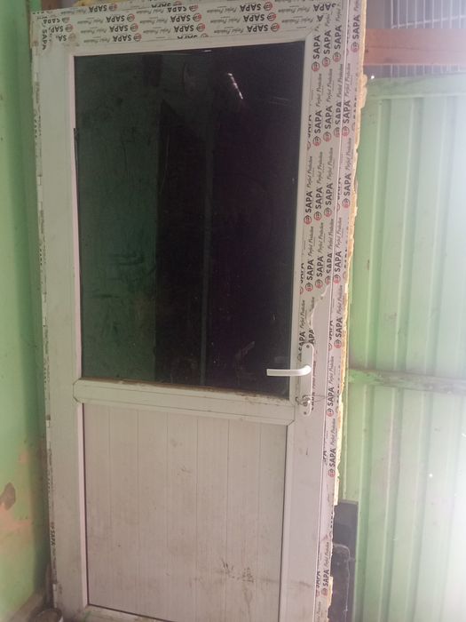 Пластиковые двери