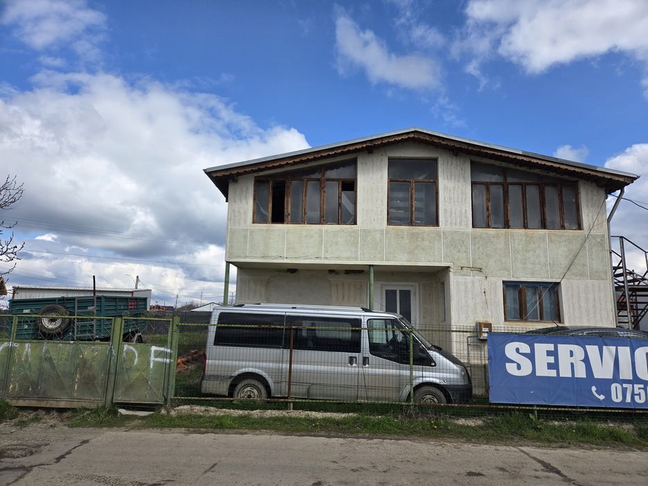 Se vinde constructie cu teren