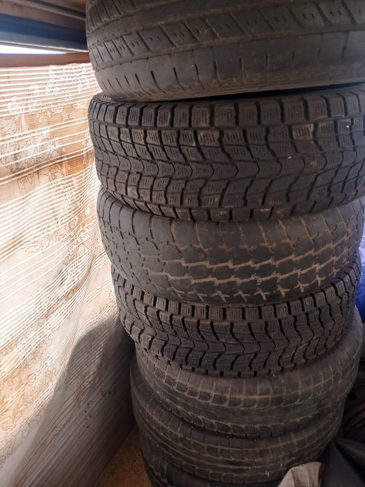 Шины 2 зимние липучка 5летних