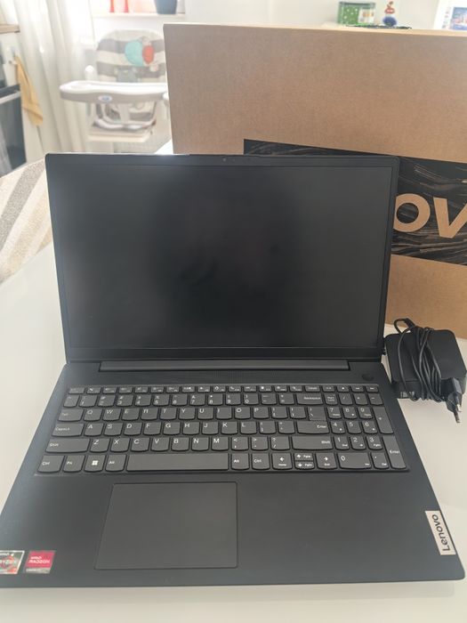 Laptop Lenovo V15 G2 ALC cu procesor AMD Ryzen™ 7 5700U pana la 4.3 GHz, 15.6", Full HD, 16GB, 512GB SSD, AMD Radeon Graphics