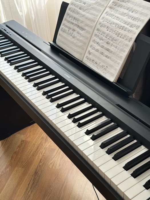 Цифровое Пианино Yamaha со стойкой