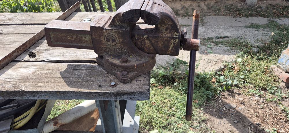 Продам тиски (СССР)