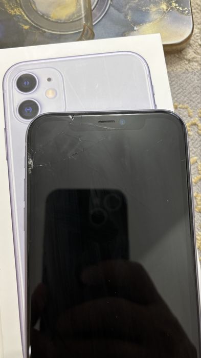 Продам Iphone 11 (64 Гб)