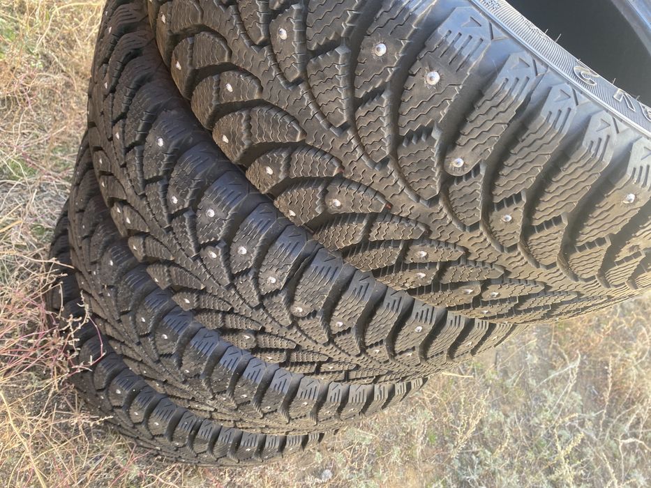 Продам зимние шины б/у 205/55/16