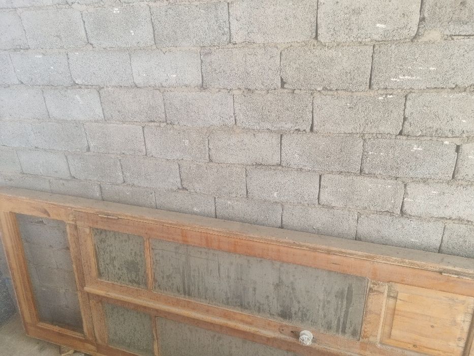 Eshik sotiladi Sal eskiroq  narxiga Yana kelishamiz