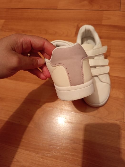 Adidași mărimea 33.