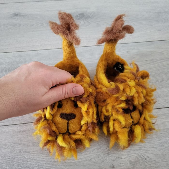 Papuci leu bebe mărimea 16/17