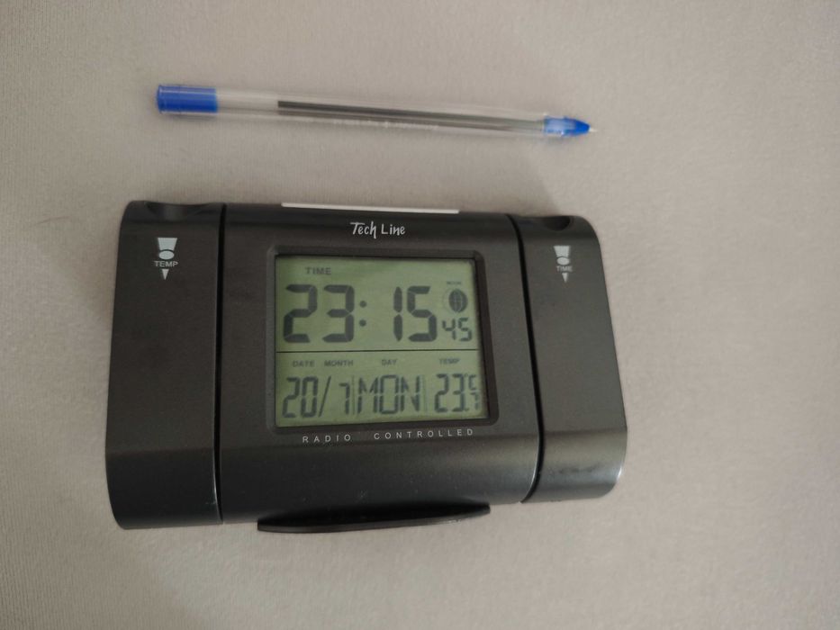 Часовник прожектиращ на тавана часа