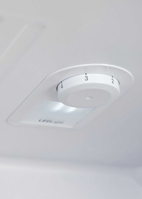 Хладилник с фризер за вграждане BEKO BCHA275K4SN