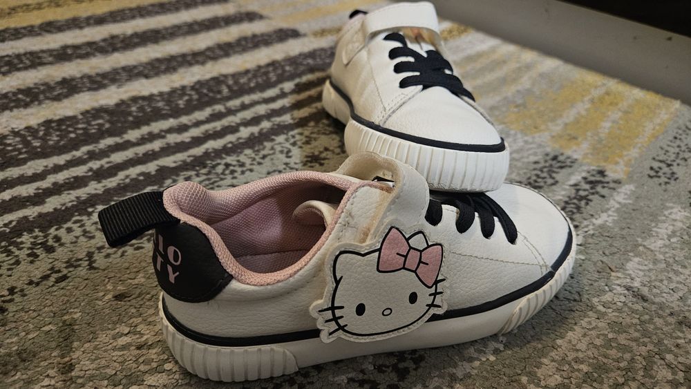 Pantofi hello kitti 27