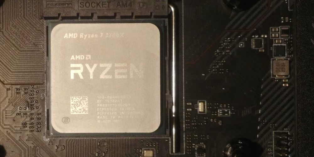 Procesor Ryzen 7 3700x + 16 GB DDR 4 3200MHz RGB Ilfov Popesti