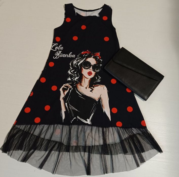 Дамска рокля с точки