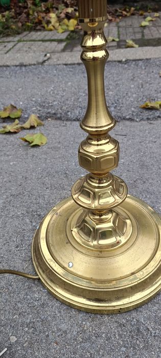 Лампион от месинг висок е 1м 55см работи с две крушки