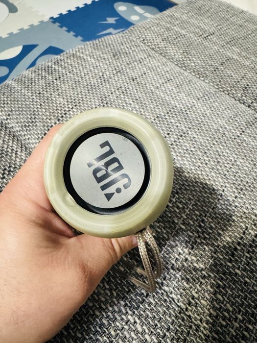 Vând boxa JBL Flip 3 impecabila