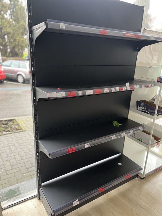 Стелажи метални за магазин