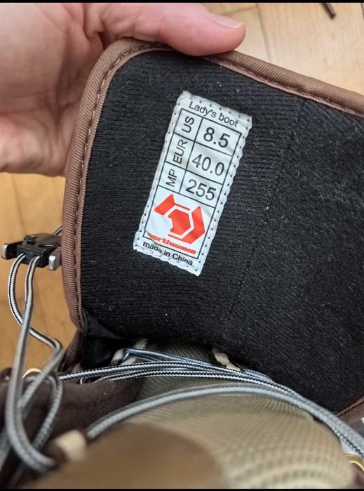 Snowboard boots Northwave marime 40