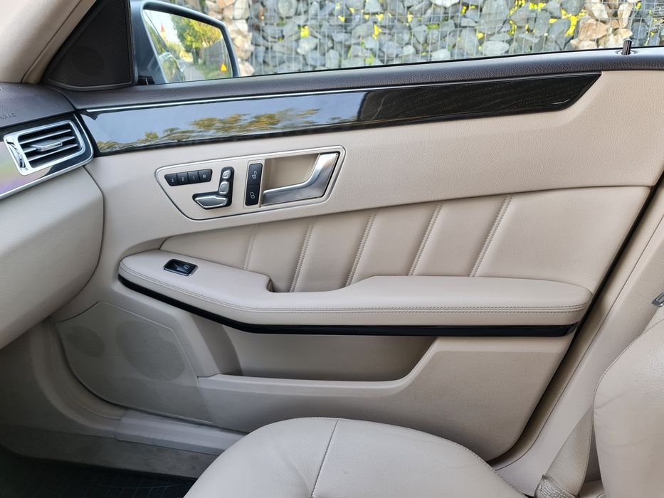 Vând Mercedes Benz E 350