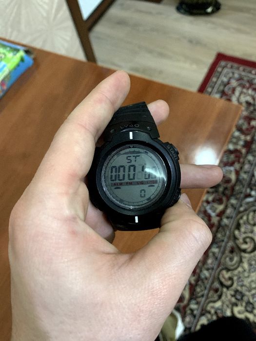 Наручные спортивные часы