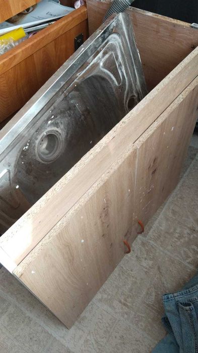 Продается тумба для мойки и мойка