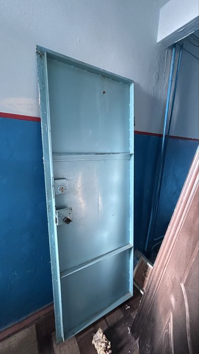 Дверь железная, б/у