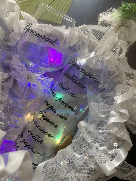 Подарък за кръстници – персонализирани чаши и бутилка