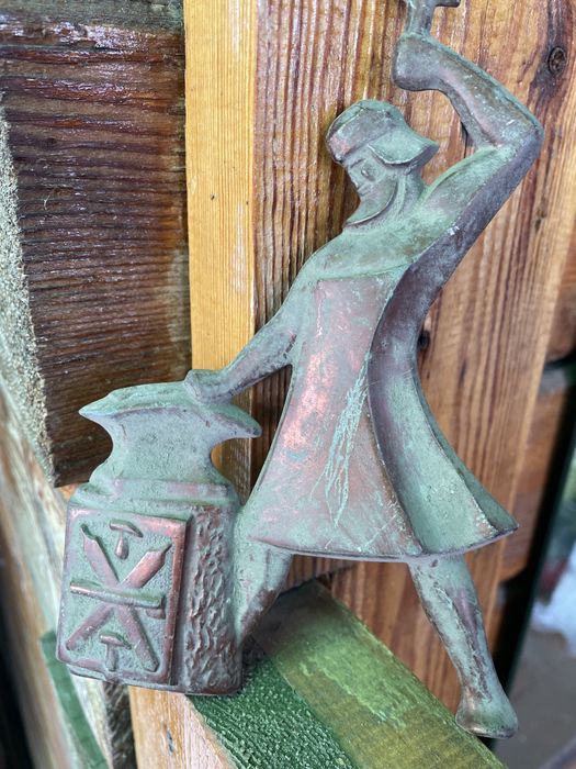 Продам статуэтку медная