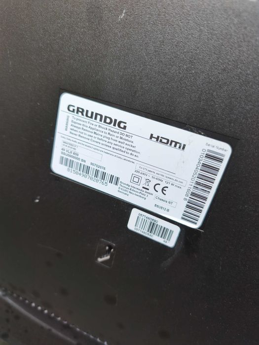 Счупен екран на смарт телевизора Grundig