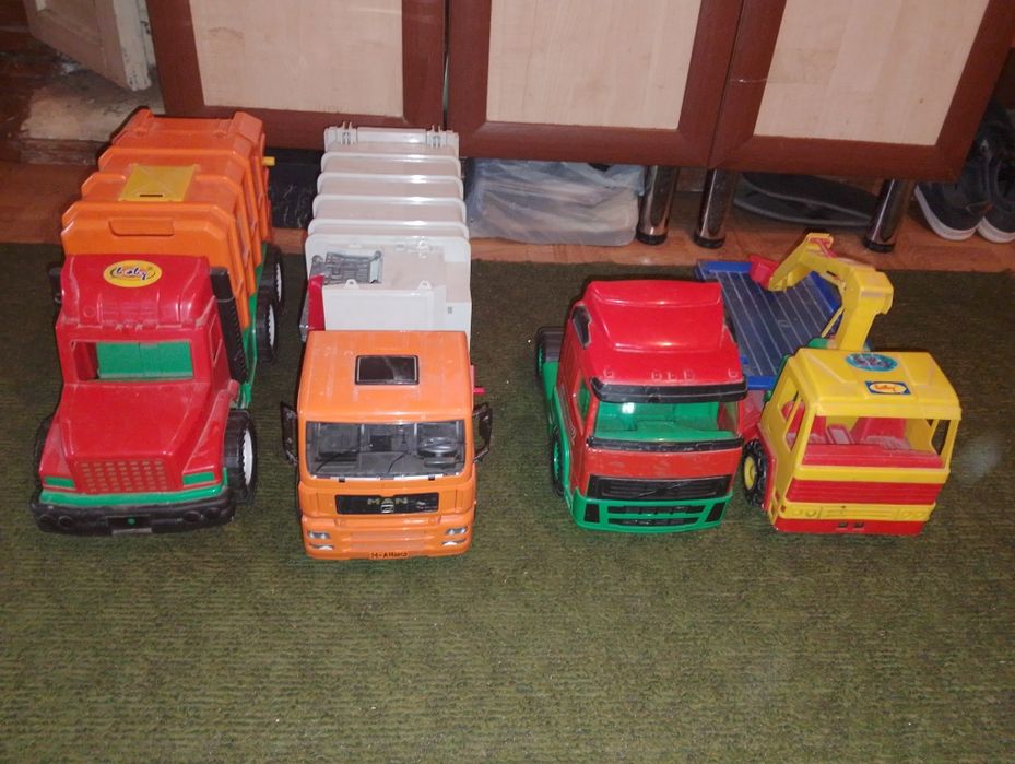 Машинки игрушечные