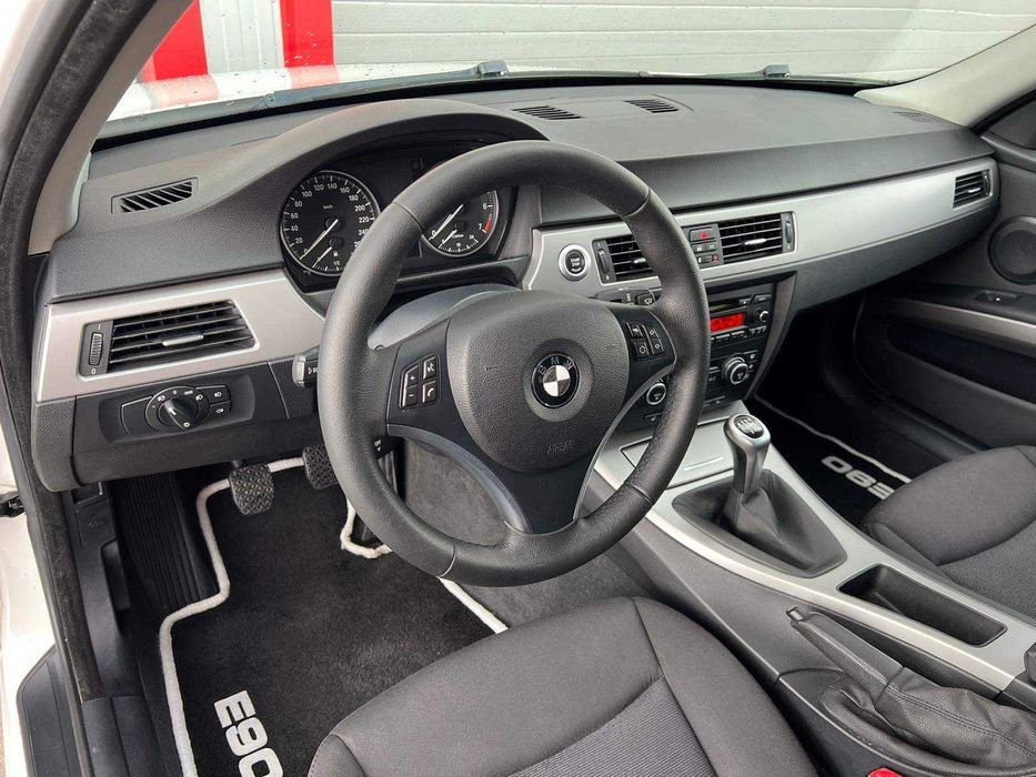 BMW 318 I 2008 г