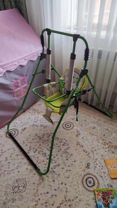 Продам качели комнатные