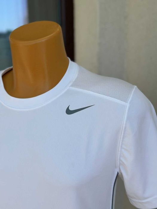 Мъжка спортна тениска Nike Dri-Fit - размер S, Отлично състояние