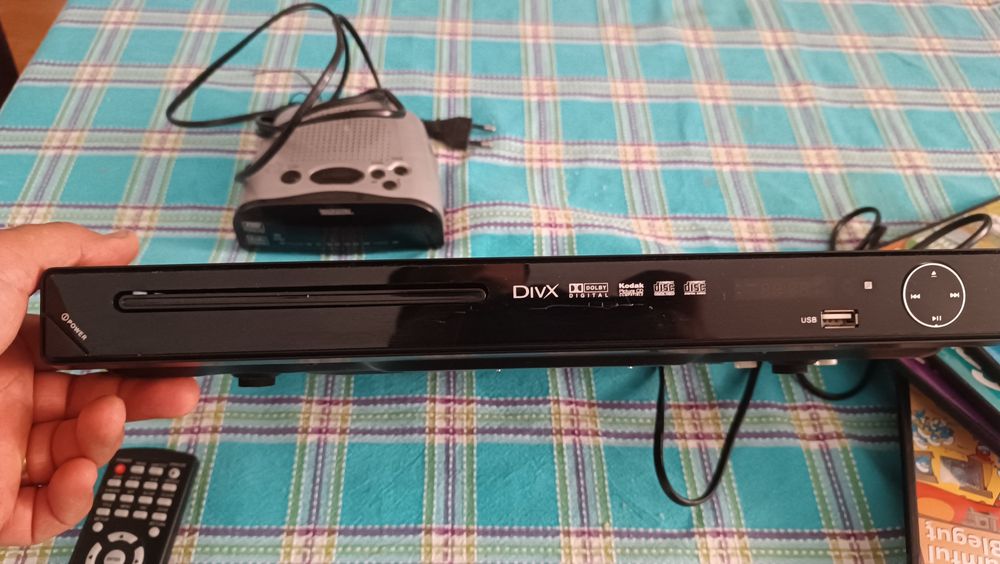 Dvd player. CD și radio cu ceas